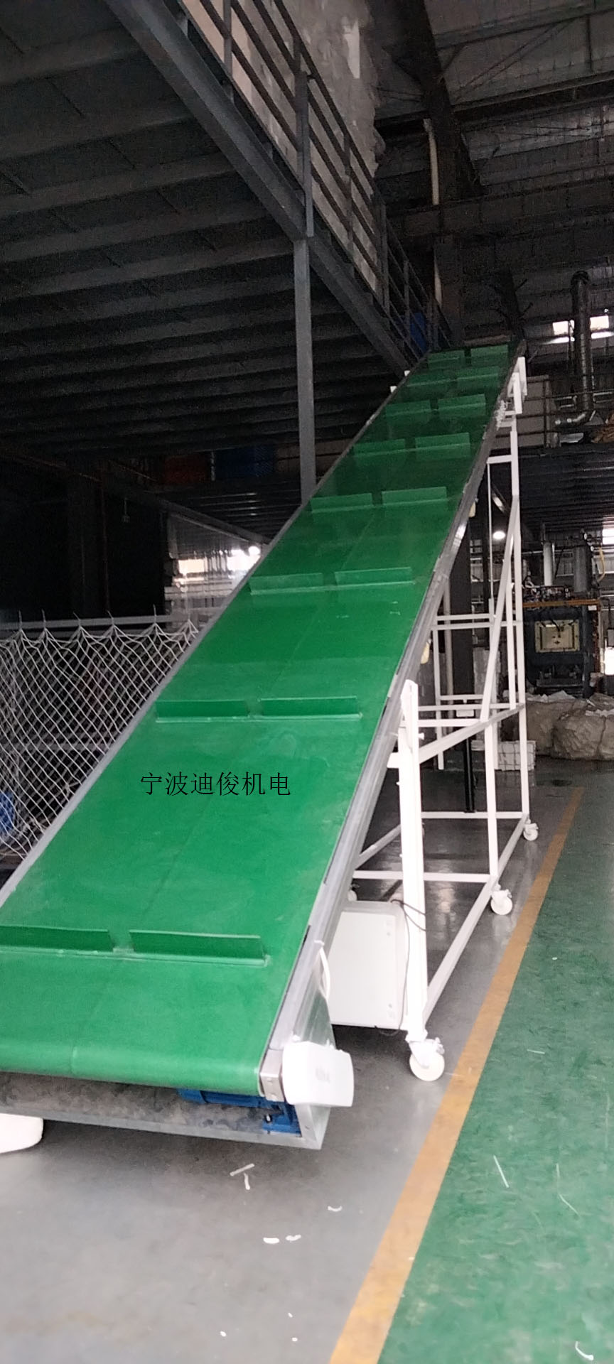 斜坡挡边流水线